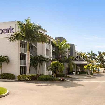 Spark By Hilton Sarasota Siesta Key Gateway Exterior photo