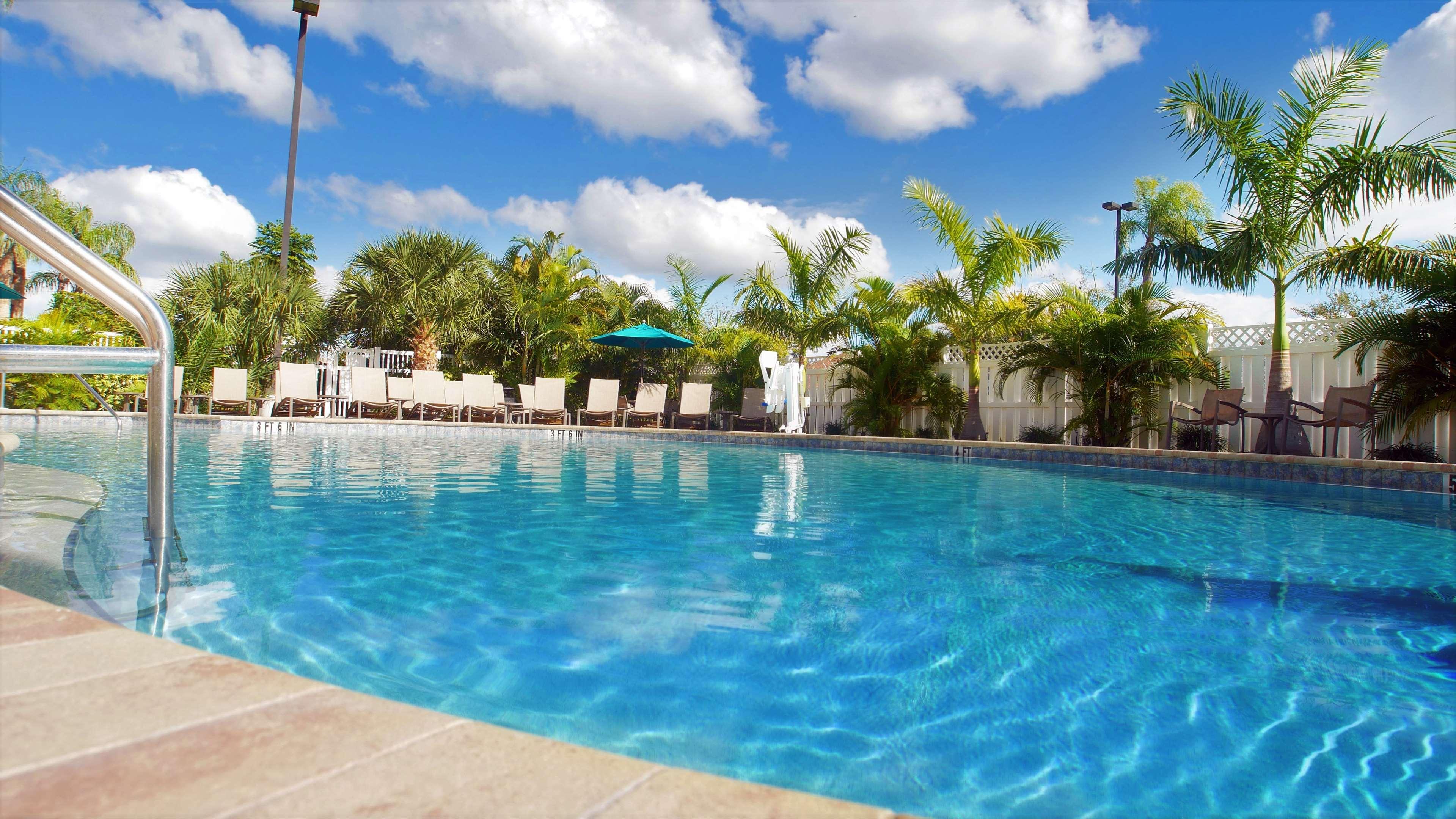 Spark By Hilton Sarasota Siesta Key Gateway Exterior photo