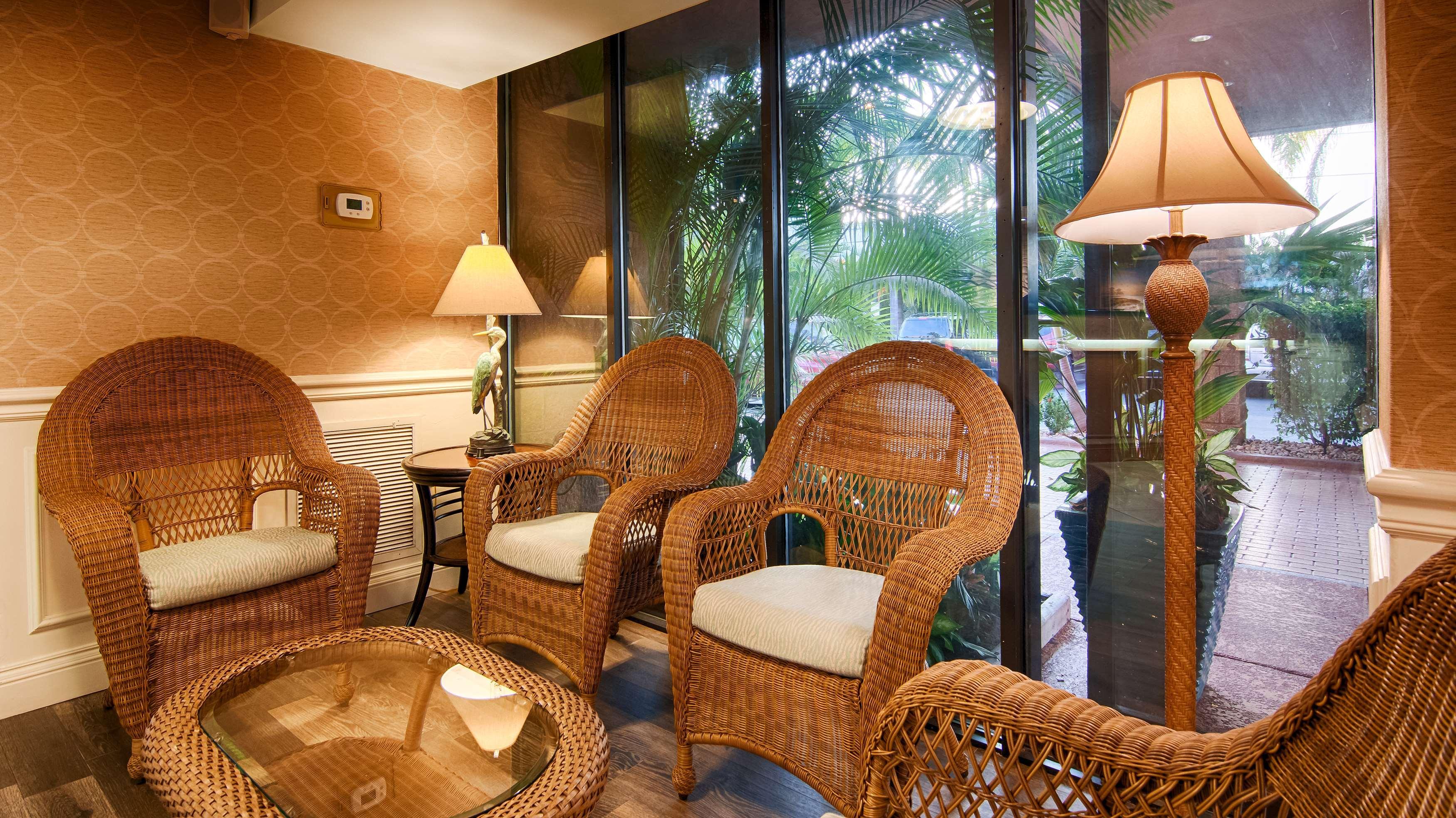 Spark By Hilton Sarasota Siesta Key Gateway Exterior photo