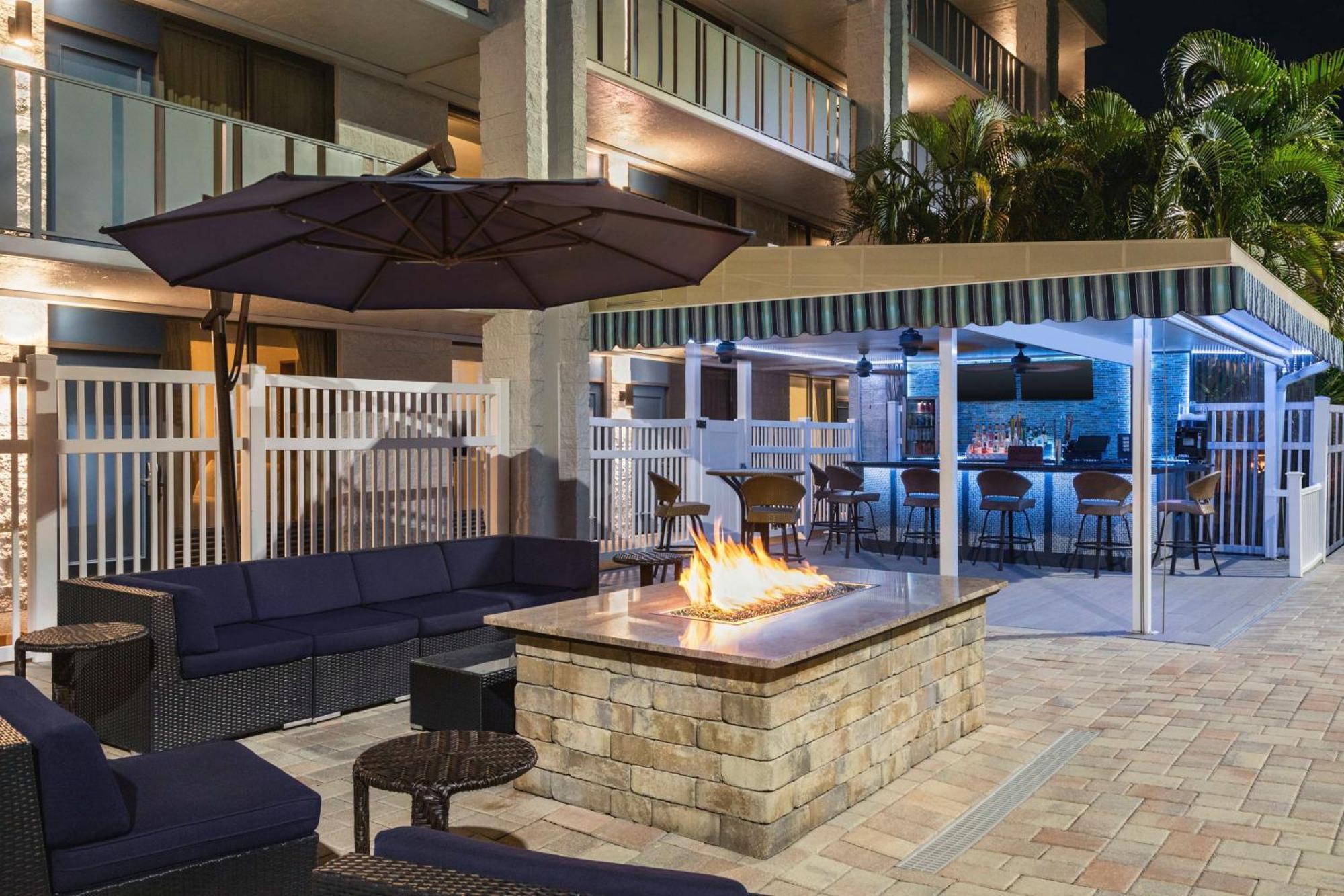 Spark By Hilton Sarasota Siesta Key Gateway Exterior photo