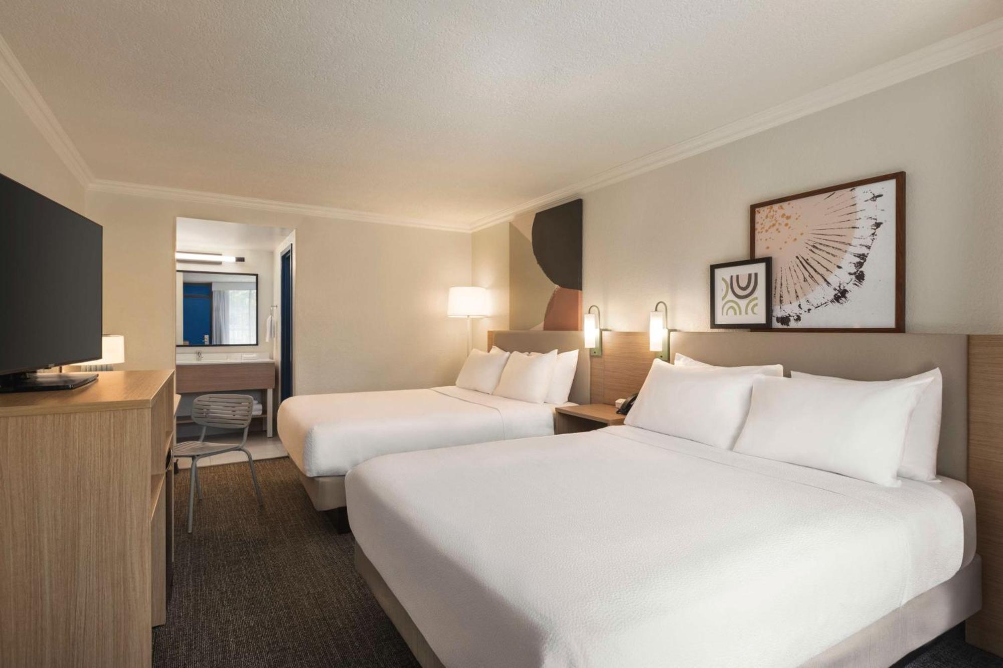 Spark By Hilton Sarasota Siesta Key Gateway Exterior photo