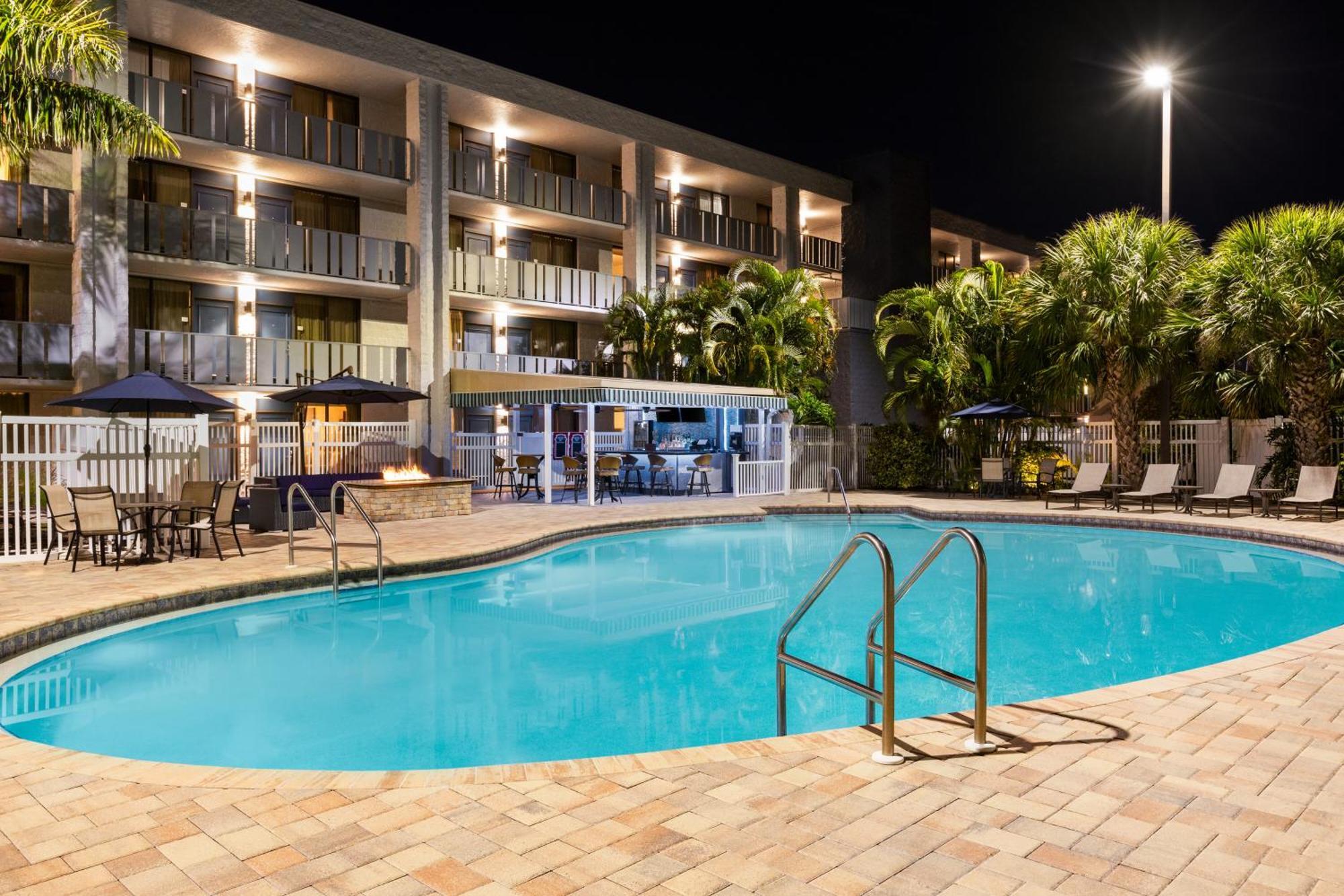 Spark By Hilton Sarasota Siesta Key Gateway Exterior photo