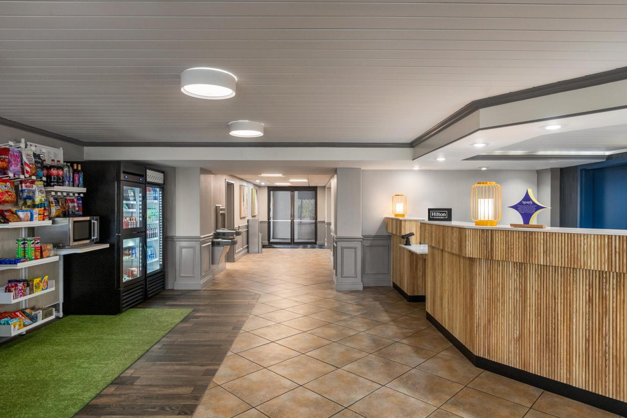 Spark By Hilton Sarasota Siesta Key Gateway Exterior photo